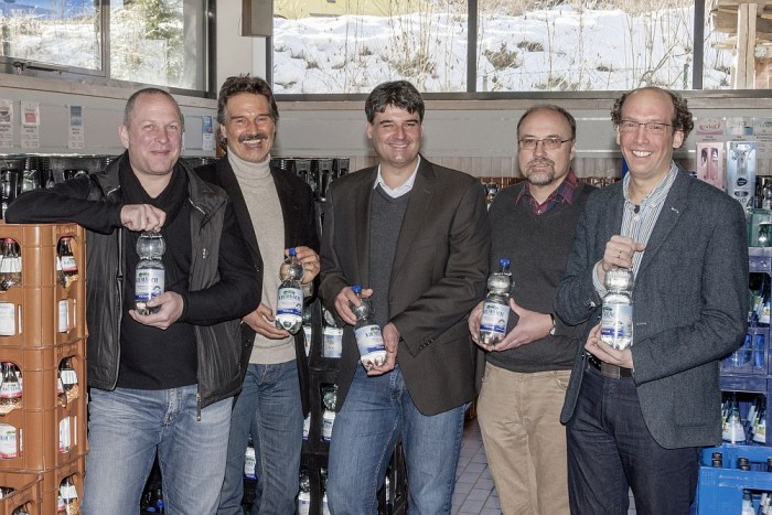 Spendenübergabe der Mineralbrunnen Krumbach GmbH, Kisslegg an die Initiatoren der Vesperkirche im Weinhof Weiler am 20.2.2015